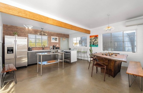 Palm Springs Casa | Large Private Spacious House 10 mins from Palm Springs 4 Bedrooms Sleeps 9