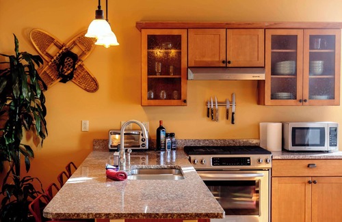 South End Apartamento | Large Private 2 Bedroom Apt w/ Epic Deck View