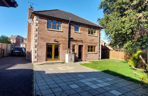 Dungiven Casa | Large private detached home