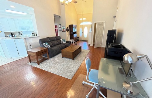 Pickwood Casa | Large private home near campus
