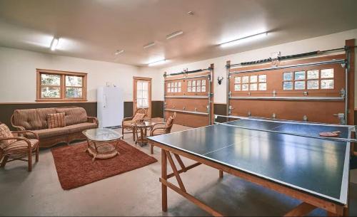 Fiddler Lake Resort Chalet De Esquí | Large Private Home, Pool, Hot Tub, Sauna, Games
