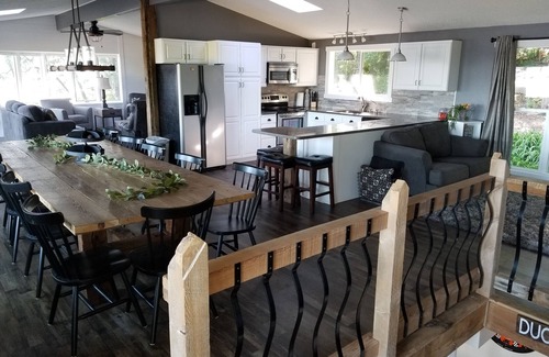 Otley Casa | Gran casa rancho con una gran vista al lago