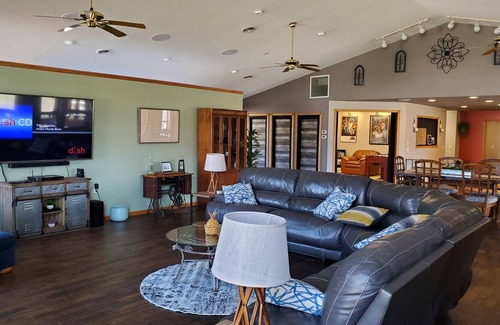 Merrillan Casa | Large ranch house