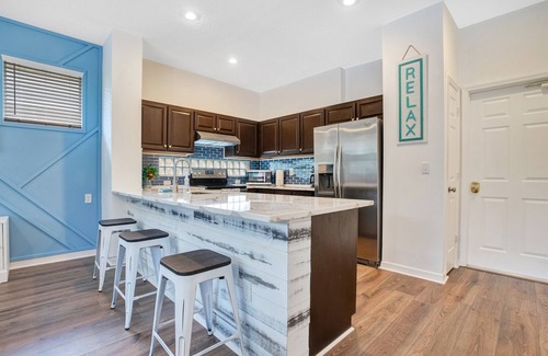 Sunset Lakes Casa | Large Relaxing Poolside Patio! 4 Miles to Disney.