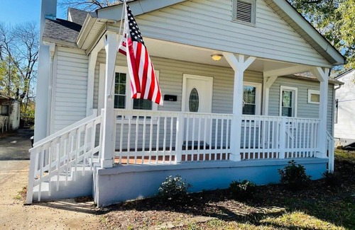 Crestline Heights Casa | Large, Renovated On E. Lake Park! Comfy Cottage