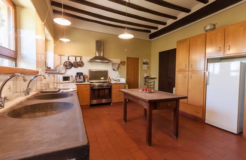 Olot Cabaña | Gran masía catalana restaurada con capacidad para 24 personas.