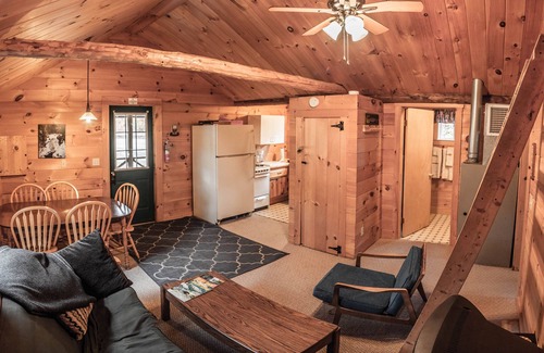 The Forks Cabina | Large Riverside Cabin in The Forks, pet friendly