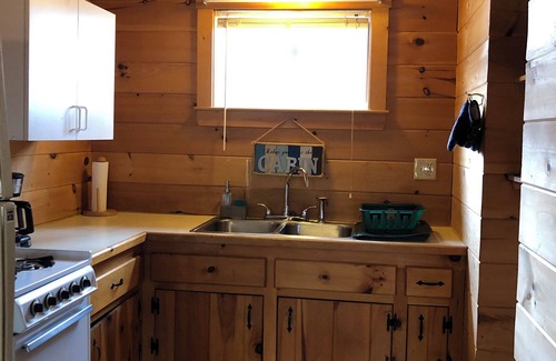 The Forks Cabina | Large Riverside Cabin in The Forks, pet friendly