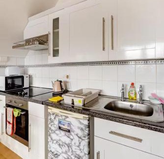 St. Mark's Casa | Large room with private kitchen near Kingston University