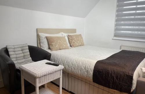 St. Mark's Casa | Large room with private kitchen near Kingston University