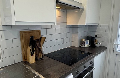 West Ham Casa | Large room with access to the garden