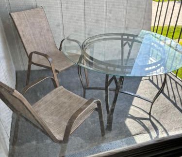 Elk Grove Village Casa | Large room with balcony in private home in Elk Grove
