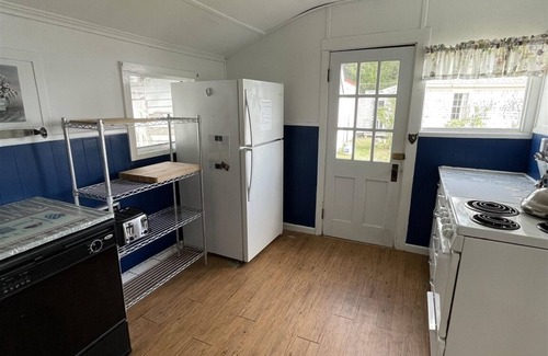 North Sebago Cabaña | LARGE RUSTIC COTTAGE. SEBAGO LAKE BEACHFRONT