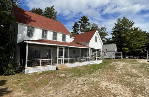 North Sebago Cabaña | LARGE RUSTIC COTTAGE. SEBAGO LAKE BEACHFRONT