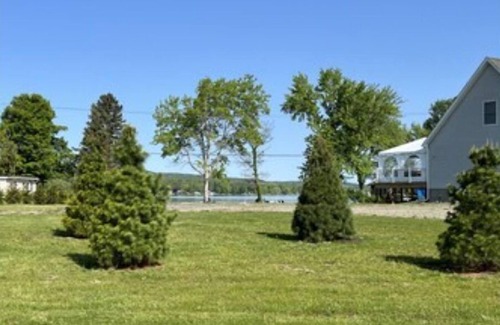 Bradford Alquiler De RV | Large RV site with drive through on Lamoka Lake