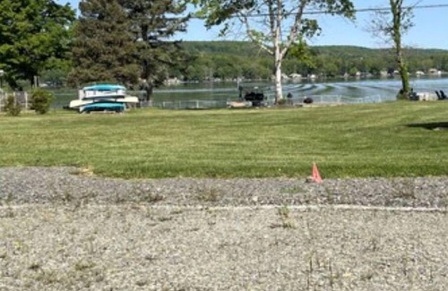 Bradford Alquiler De RV | Large RV site with drive through on Lamoka Lake