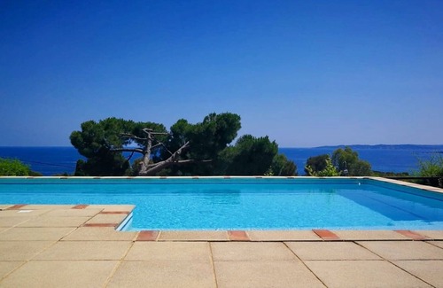 Plage de la Garonnette Villa | Gran vista al mar, piscina climatizada, playa a 400 my dominio seguro.