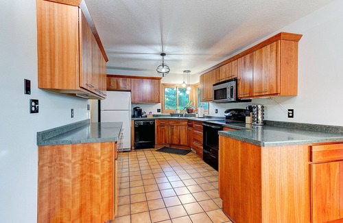 La Crosse Casa | Large Secluded Country Home Minutes from Town