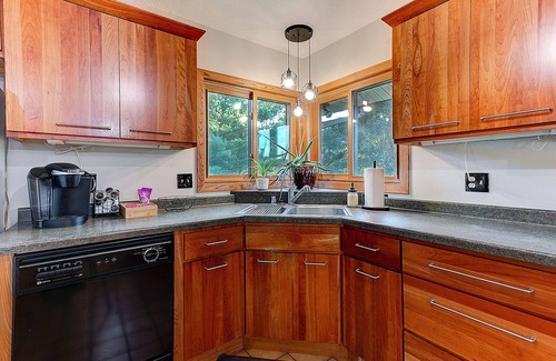 La Crosse Casa | Large Secluded Country Home Minutes from Town