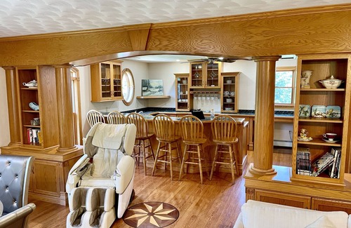 Falls Casa | Large Secluded Home w/ Private Pool, Hot-tub, Gym, Game room, and Bar Area.