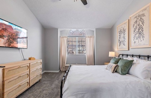 Farmington Casa | Large Serene Farmington Retreat, Close to Lagoon, SLC, Park City & 8 Ski Resorts
