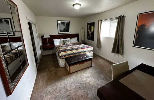 Crosstown Casa | Large Single Level 4 BR Near Zoo, Beale Street