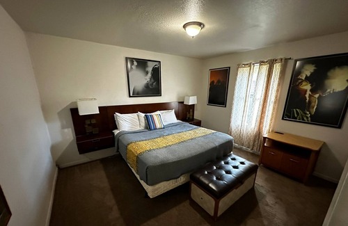 Crosstown Casa | Large Single Level 4 BR Near Zoo, Beale Street