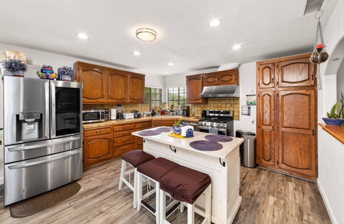 Lincoln Acres Casa | Large space 4 large groups, families, intimate celebrations, retreats & reunion.
