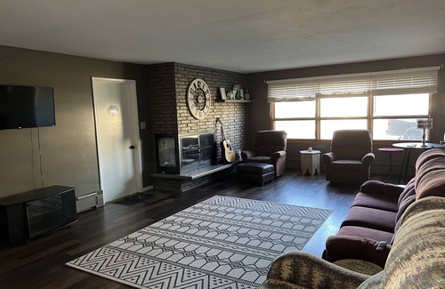 Garrison Casa | Large space and comfortable accommodations for big groups.
