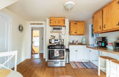 Montclair Casa | Spacious 4-bedroom house with WiFi and AC in beautiful Montclair