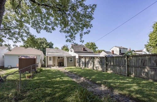 Shelby Park Casa | Large space!