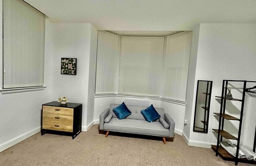 Failsworth Apartamento | Large spacious apartment- free parking- sleeps 6nn