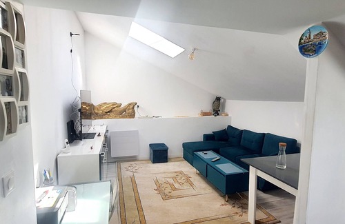 La Ricamarie Apartamento | Large, spacious bedroom