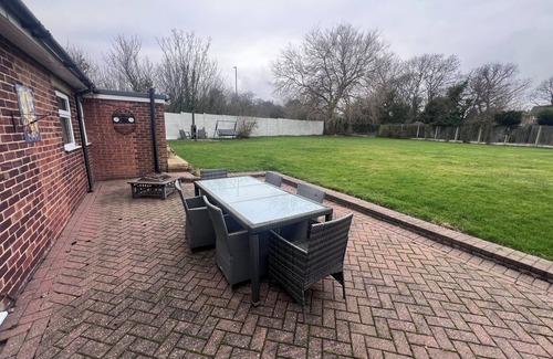 Swalecliffe Casa | Large spacious bungalow, parking for 4 cars, pets welcome!