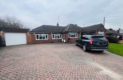 Swalecliffe Casa | Large spacious bungalow, parking for 4 cars, pets welcome!