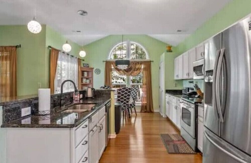Matthews Casa | Large spacious home in Mathews