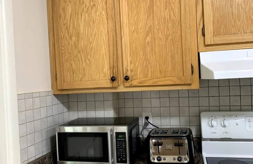 South London Casa | Large, Spacious Home in Wortley, London Ontario, Close to Bus Route and Downtown
