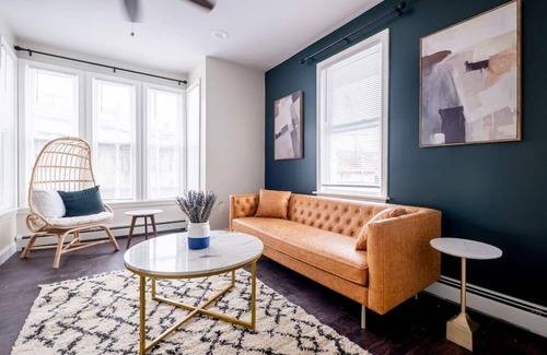 Federal Hill Apartamento | Large, Spacious & Modern Apt ★ Great For Families & Groups | Near Downtown