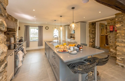 Rhyd-y-clafdy Cabaña | Large Stone Cottage With Hot Tub and Sea Views | Ty-Newydd-Llannor