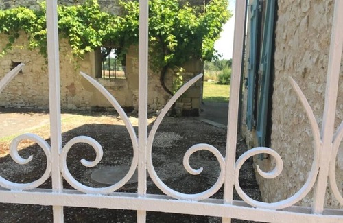Castillonnes Casa | Gran casa de piedra con piscina, tranquila, 16 personas.