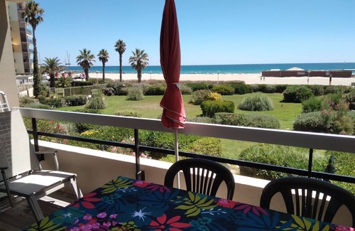 Saint-Nazaire Apartamento | Large Studio cabin with terrace, beautiful sea view, direct beach access, parking