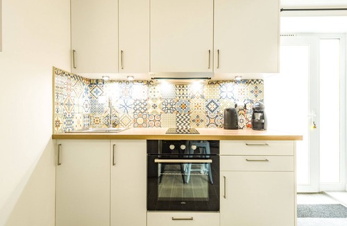 Saint-Jean-de-Vedas Apartamento | Large studio in the heart of the village