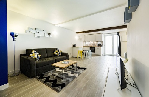 Saint-Jean-de-Vedas Apartamento | Large studio in the heart of the village