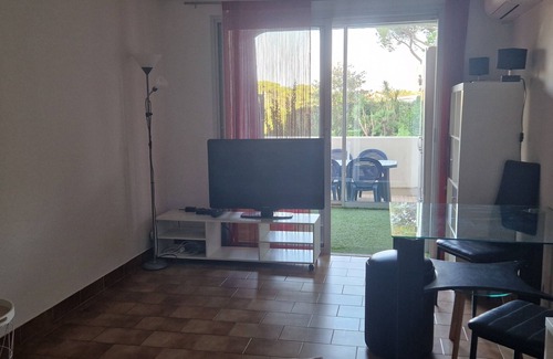 Antibes Apartamento | Large studio 4 people quiet residence with swimming pool
