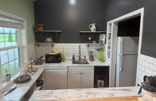 Gypsum Apartamento | Large studio cabin in Catawba island area with WiFi, AC, large parking area