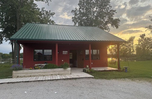 Gypsum Apartamento | Large studio cabin in Catawba island area with WiFi, AC, large parking area