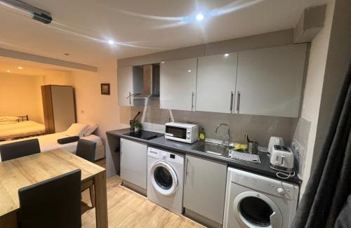 Shepherd's Bush Apartamento | Large studio flat Uxbridge Road