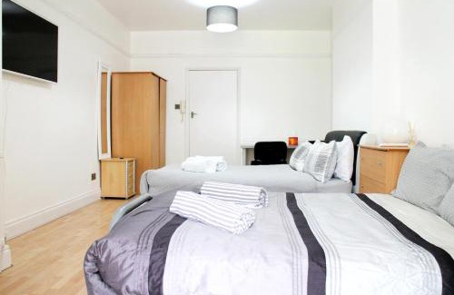 Golders Green Apartamento | Large Studio Garden Flat on Golders Green Road