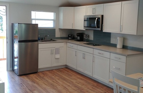Neptune Beach Apartamento | Large studio guest cottage 1.5 blocks from ocean