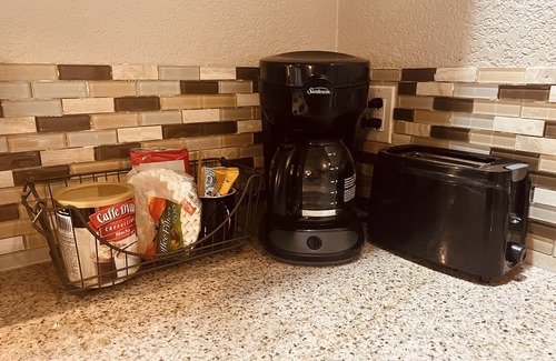 Roseville Apartamento | Large studio: King bed, Full kitchen